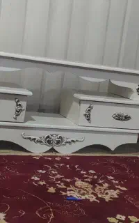 یه زیر تلویزیون کاملا سالم و یه قاب بزرگ