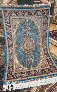 ذرع و نیم دستباف آکبند تبریز نقشه ماهی گل ابریشم