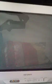یک دستگاه تلویزیون سامسونگ ۲۲اینچ همراه باکنترل
