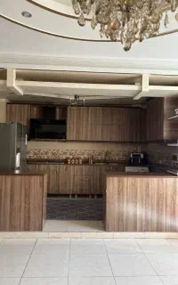 کابینت MDF تمیز و سالم + سینک، هود و گاز رومیزی