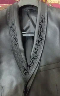 کت وشلوار.