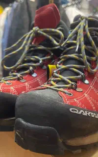 کفش کوهنوردی و طبیعت گردی