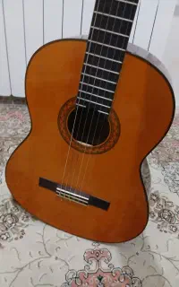 گیتار یاماها c70 با وسایل