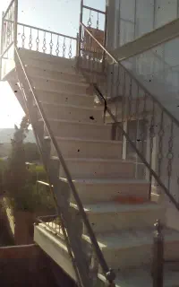 به یک استا بنا و یک کارگر روز مزد نیازمندم