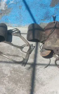 زین اسب قدیمی چرمی