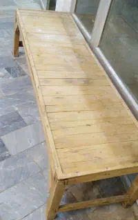 تخت چوبی