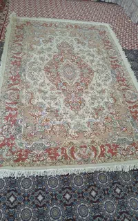 فرش دسبافت گل ابریشم