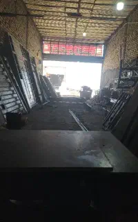 به یک آهنگر درو پنجره ساز نیازمندیم به حقوق بالا