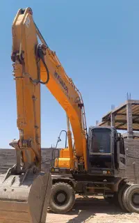 بیل مکانیکی لاستیکی 2010