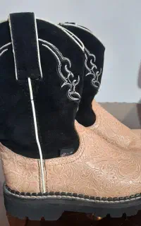 پوتین دخترانه سالم وبدون ایراد.مناسب سایز پای ۳۶.