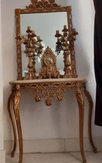 آیینه و شمعدان و ساعت و کنسول