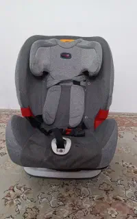 صندلی کودک داخل ماشین