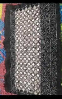 پر هزار آینه ای میدوزیم