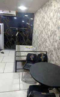 فروش دو عدد تخت و میز صندلی