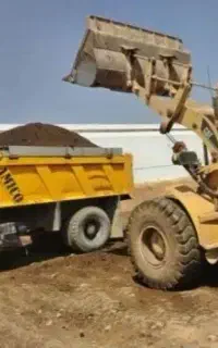 لودر و ماشین آماده به کار.