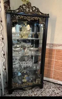 یک عدد بوفه قهوه‌ای سالم سالم