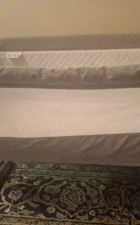تخت کنار مادر زویه