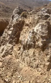 اپراتور سنگ شکن و کارگر ساده و راننده لودر