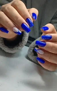 خدمات و آموزش کاشت ناخن