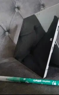 تبلت مایکروسافت سرفیس ۳ به همراه تبلت
