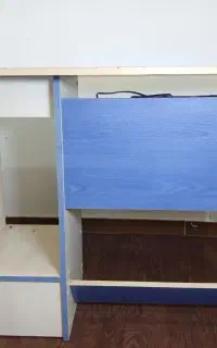 میز تحریر و کامپیوتر
