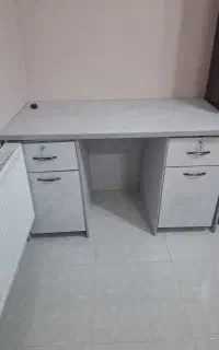 میز تحریر و کامپیوتر