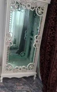 بوفه سفید و دو عدد پشتی و جا کفشی