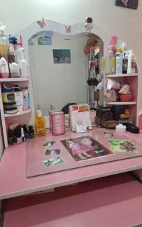 کمد .میز آرایش. تخت .کتابخانه
