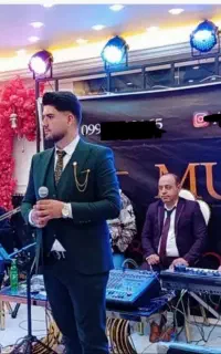 خواننده ارکست موسیقی زنده