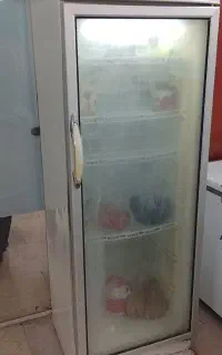 یخچال تک درب ایستاده