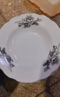 بشقاب گل مشکی