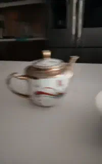 قوری و کاسه قدیمی