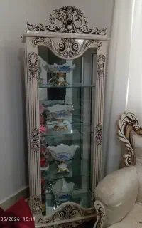 بوفه وساعت وگلدان همگی نو