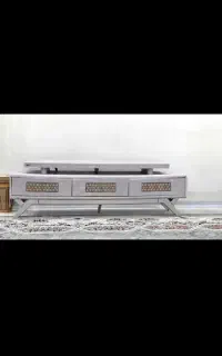 فروش فوری میز زیر تلویزیونی در حد نو برند verna
