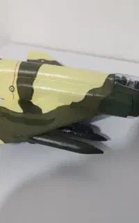 جنگنده f4