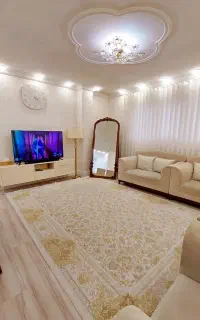آینه قدی چوبی و میز تلویزیون