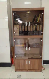 کمد ایستاده