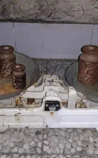 ترازو ۵ کیلویی بسیار سالم همراه سنگ