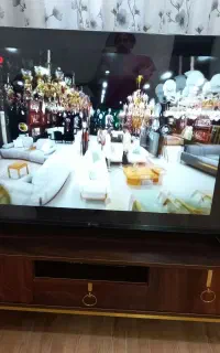 تلویزیون ۵۵ اینچ اسنوا با میز