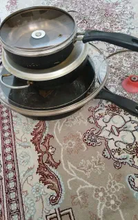 سه عدد ماهی تابه در شیشه ای قابلمه سالم