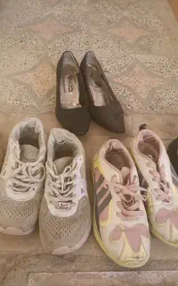 چندجفت کتونی