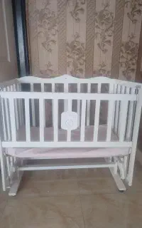 تخت و ننو ۵کاره کاملا سالم فقط۲ماه استفاده شده