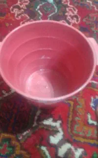 سطل یا گلدان با رنگ بندی متفاوت