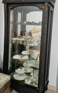ویترین ۴ طبقه کاملا سالم