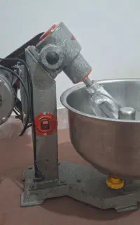 دستگاه خمیرزن ۸ کیلویی