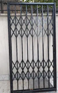 درب آکاردئون تمیز و در حد نو