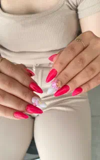 کاشت ناخن۳۸۰،ترمیم۳۰۰تخفیف٪