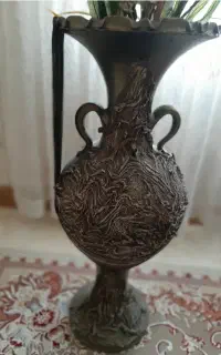 گلدان سفالی همراه شکوفه های سیب و یاس و نرگس