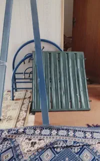 تخت فلزی