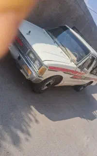 نیسان داتسون ۵قلاب‌ 1985رنگ سفید